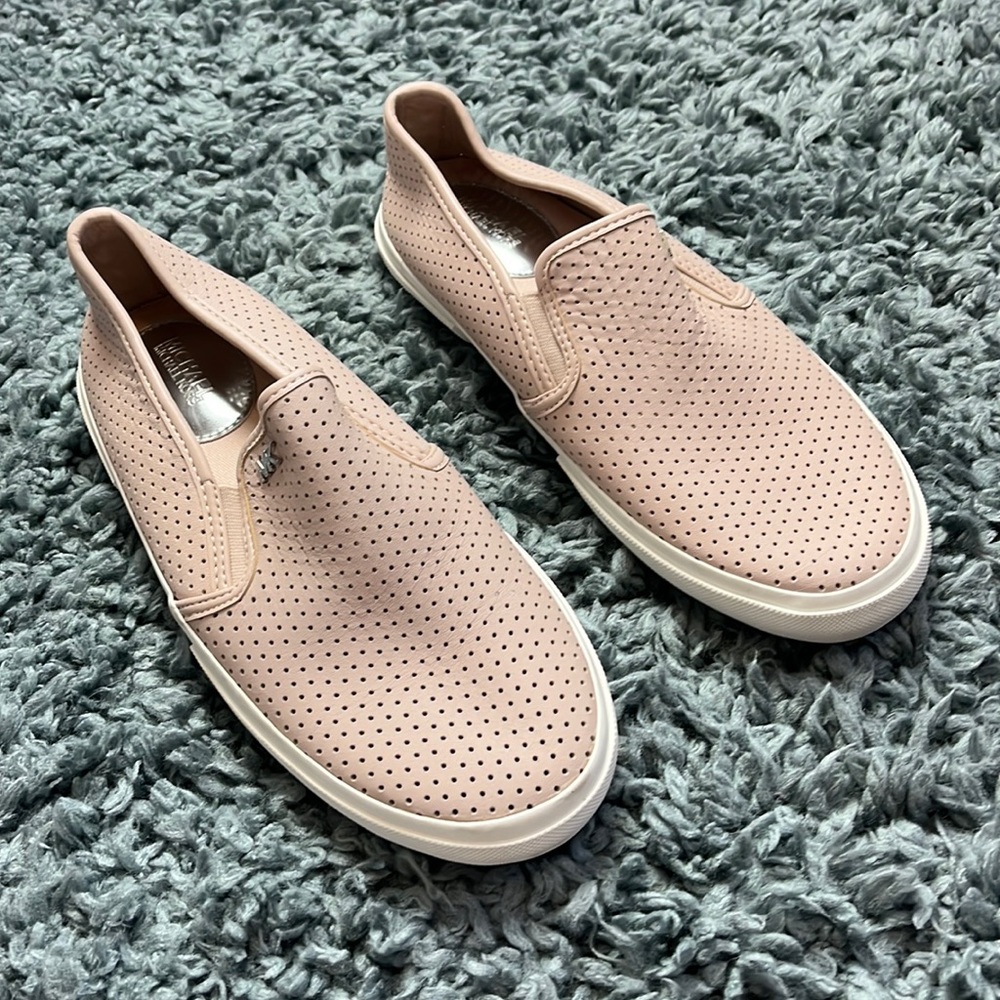 Michael KORS Leather slip on sneaker size 6